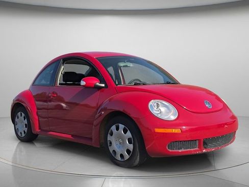 Used 2010 Volkswagen Beetle Coupe image 8