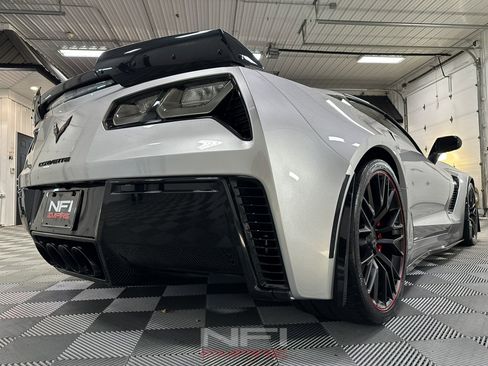 Used 2016 Chevrolet Corvette Z06 w/ 3LZ Preferred Equipment Group image 19