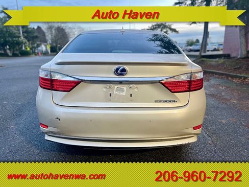 Used 2014 Lexus ES 300h Base w/ Luxury Package w/Bamboo Trim image 6