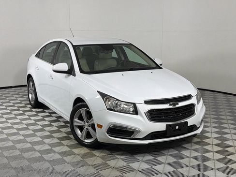 Used 2015 Chevrolet Cruze LT FWD image 2