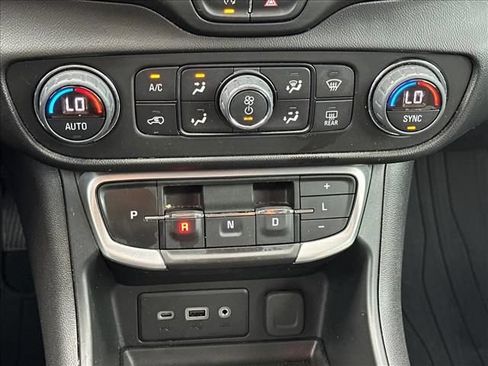 Certified 2022 GMC Terrain SLE w/ Driver Convenience Package FWD image 29