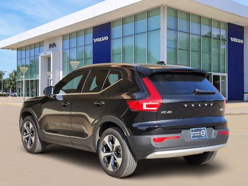 Used 2025 Volvo XC40 B5 Core w/ Protection Package Premier image 4