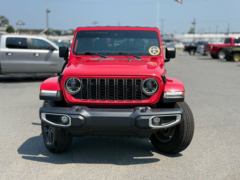 Used 2024 Jeep Gladiator Sport AWD/4WD image 2
