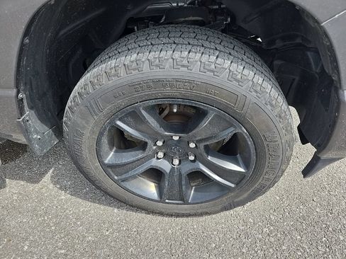 Used 2022 RAM 1500 Big Horn AWD/4WD image 9