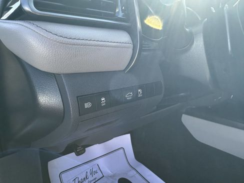 Used 2021 Toyota Camry SE image 24