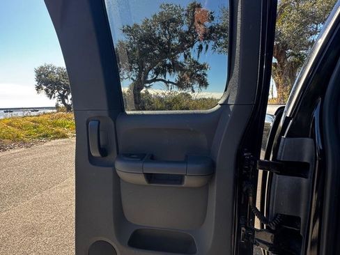 Used 2009 Chevrolet Silverado 1500 LT w/ Regional Value Package image 16