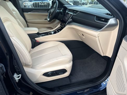 Used 2024 Jeep Grand Cherokee Limited RWD image 21