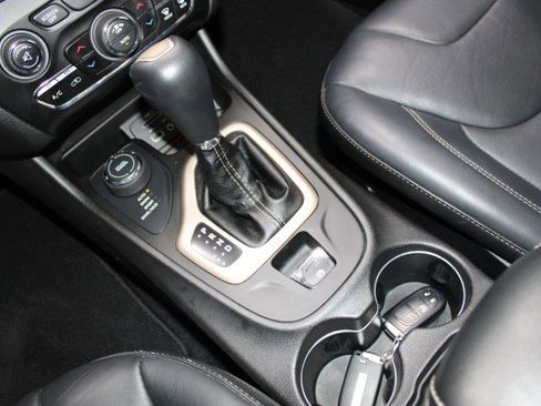 Used 2014 Jeep Cherokee Limited image 26