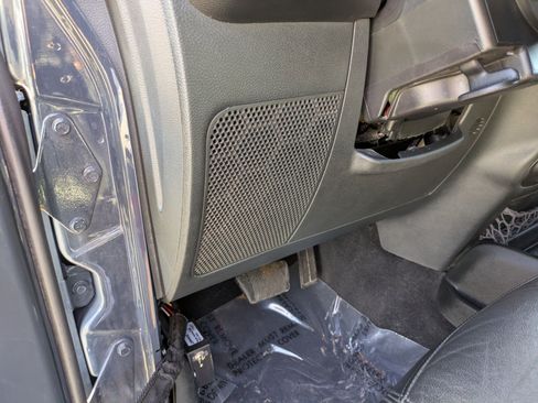 Used 2017 Jeep Wrangler Sahara AWD/4WD image 13