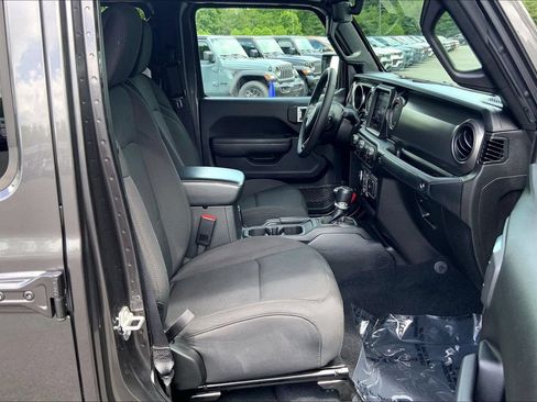 Used 2023 Jeep Gladiator Sport AWD/4WD image 6