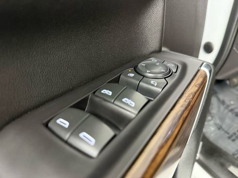 Used 2021 Chevrolet Silverado 1500 High Country w/ Technology Package image 13