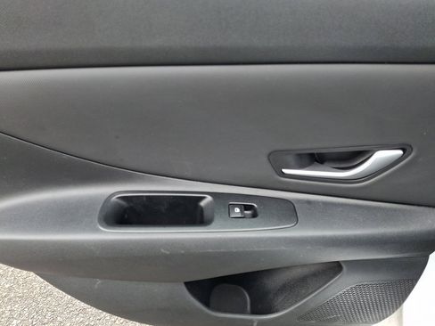 Used 2024 Hyundai Elantra Limited image 19