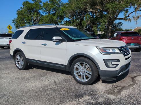Used 2017 Ford Explorer Limited w/ Equipment Group 301A FWD image 2