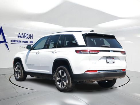 Used 2022 Jeep Grand Cherokee Limited 4xe w/ Luxury Tech Group II AWD/4WD image 2