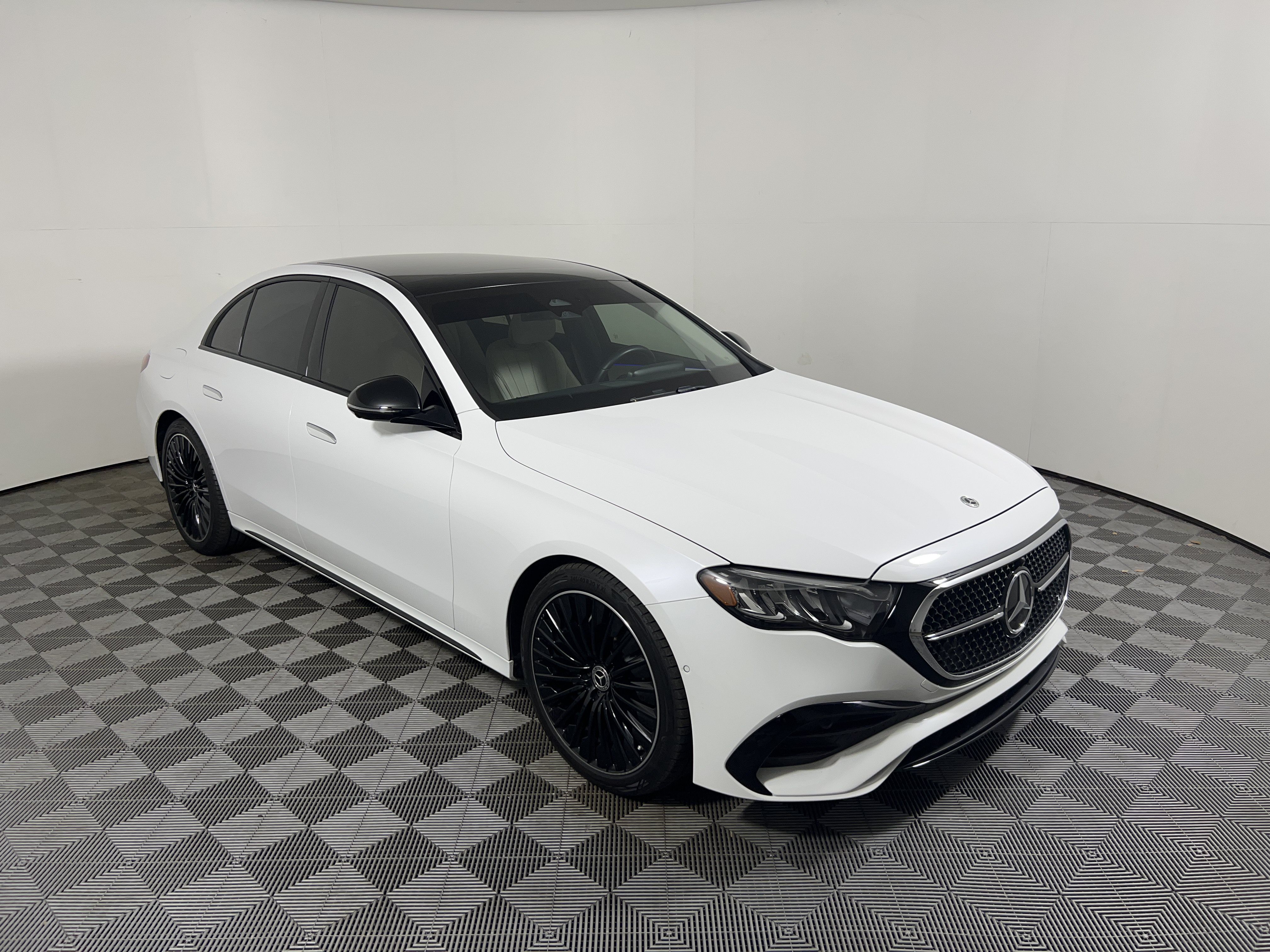 Used 2024 Mercedes-Benz E 350 4MATIC Sedan image 7