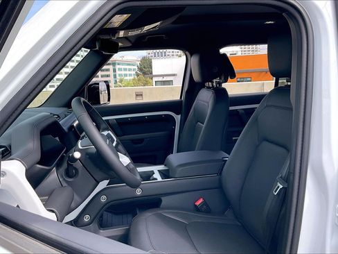 New 2026 Land Rover Defender 110 X-Dynamic SE AWD/4WD image 16