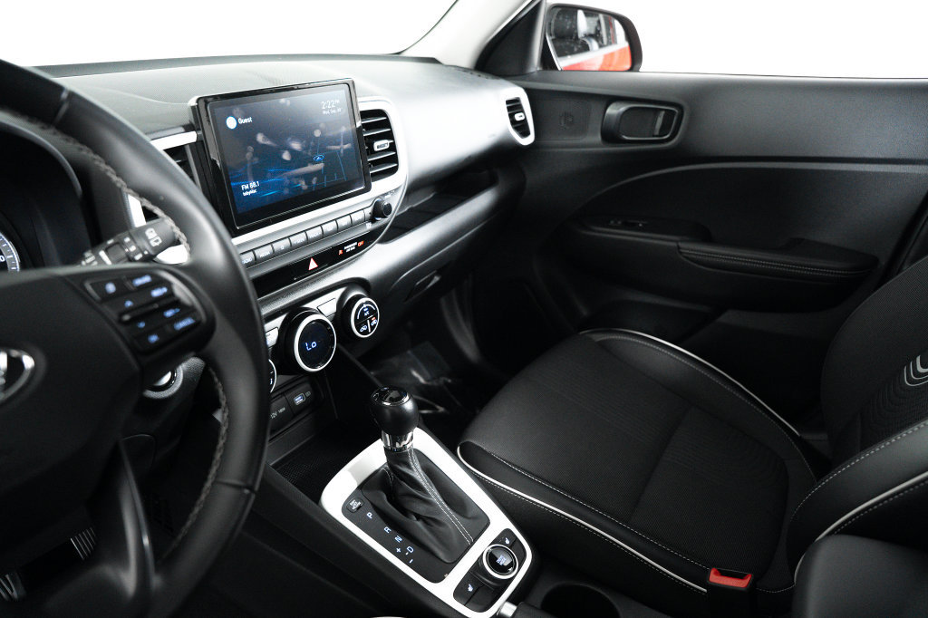 Certified 2022 Hyundai Venue Limited FWD image 27