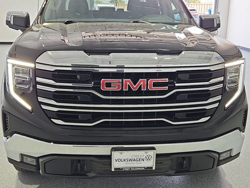 Used 2025 GMC Sierra 1500 SLT AWD/4WD image 10