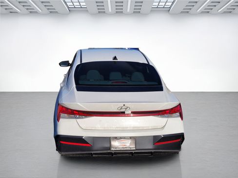 Certified 2025 Hyundai Elantra SEL image 12