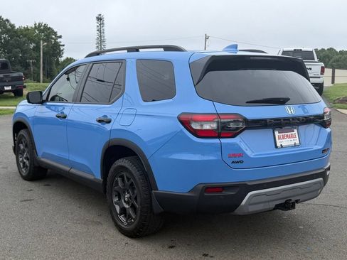 Used 2025 Honda Pilot TrailSport image 7