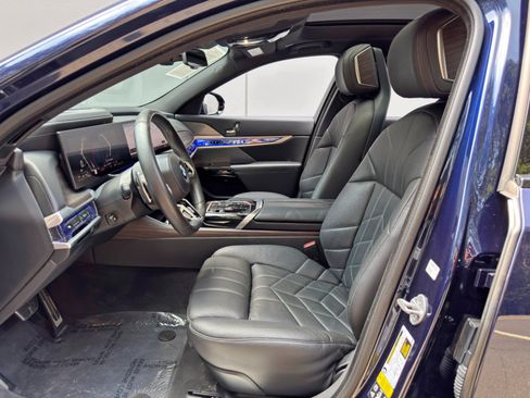 Used 2023 BMW 760i xDrive w/ Executive Package AWD/4WD image 17