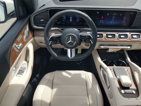 New 2026 Mercedes-Benz GLS 580 4MATIC image 16
