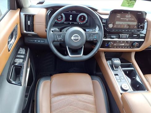 Used 2025 Nissan Pathfinder Platinum image 5