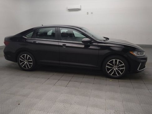 Used 2025 Volkswagen Jetta SE FWD image 11