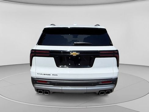 Used 2025 Chevrolet Traverse LT w/ Sun and Wheel Package AWD/4WD image 4