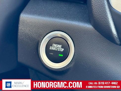 Used 2024 GMC Terrain SLT image 28