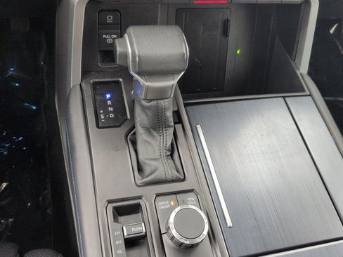 Used 2024 Toyota Tundra Platinum AWD/4WD image 27