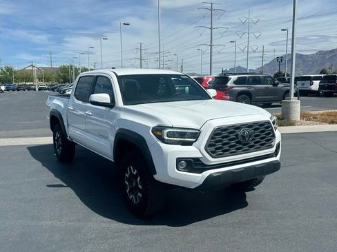 Used 2023 Toyota Tacoma TRD Off-Road w/ Technology Package AWD/4WD image 28