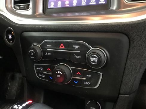 Used 2019 Dodge Charger SXT image 23