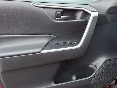 Used 2022 Toyota RAV4 LE image 15