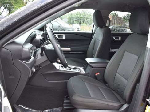 Certified 2024 Ford Explorer XLT AWD/4WD image 7
