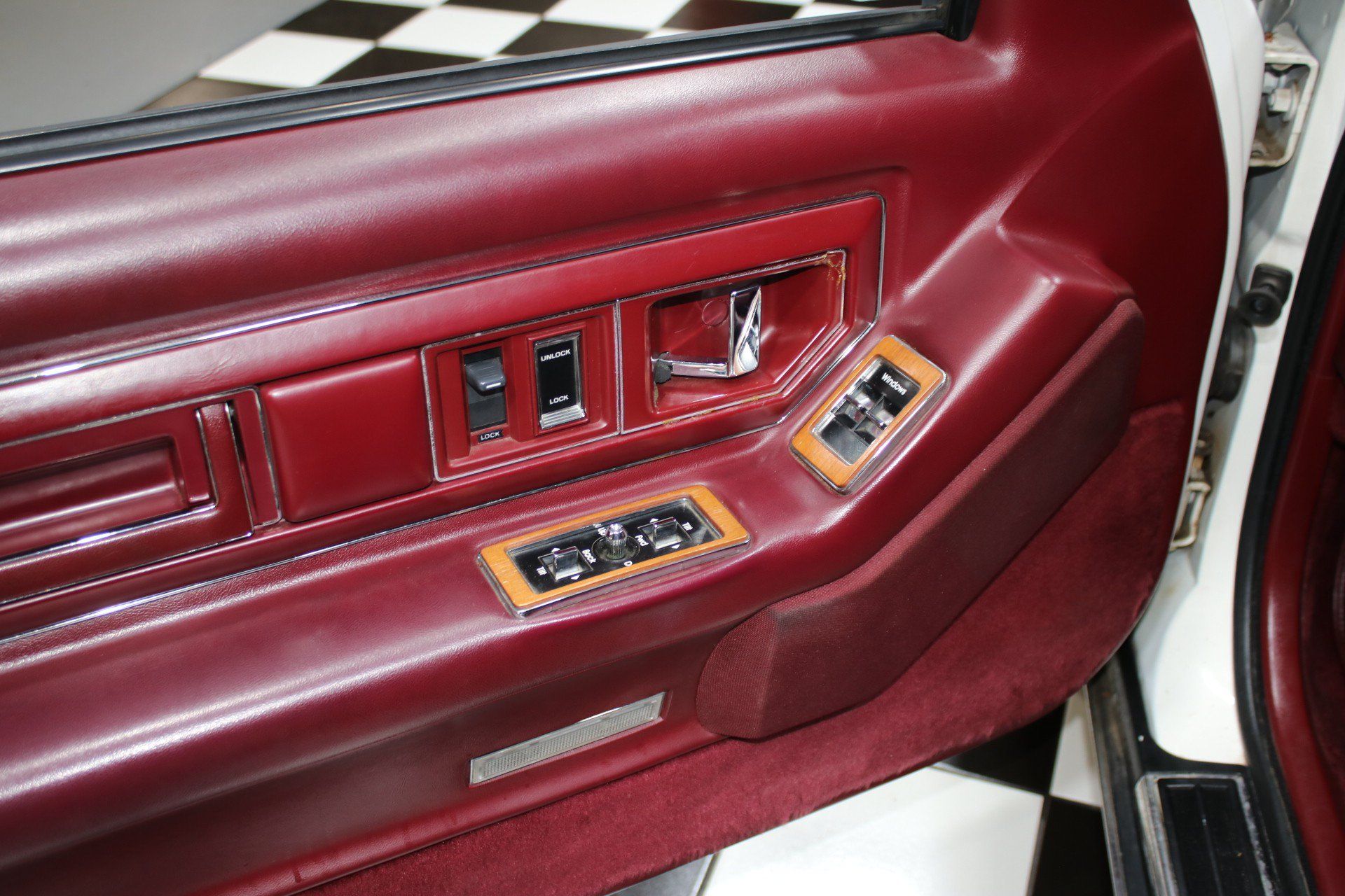 Used 1988 Cadillac Eldorado Coupe FWD image 46