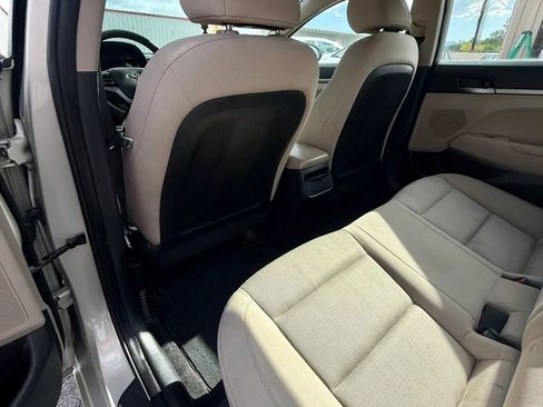 Used 2017 Hyundai Elantra SE FWD image 22