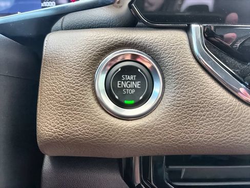 Certified 2025 GMC Canyon Denali AWD/4WD image 17