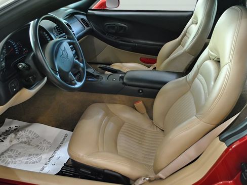 Used 2000 Chevrolet Corvette Coupe w/ Roof Pkg RWD image 12