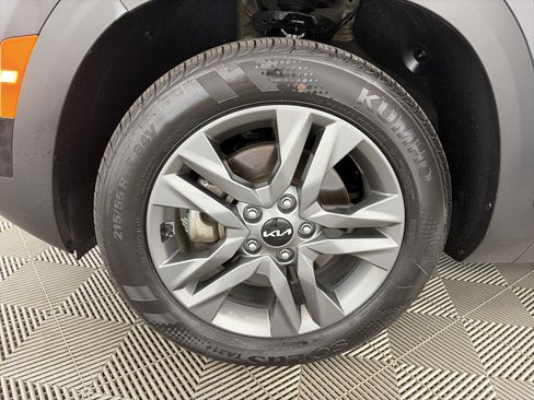 Used 2023 Kia Seltos LX AWD/4WD image 13