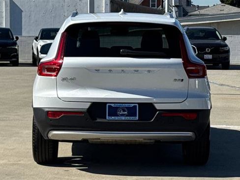 Certified 2025 Volvo XC40 B5 Core image 4