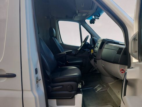 Used 2016 Mercedes-Benz Sprinter 2500 image 20