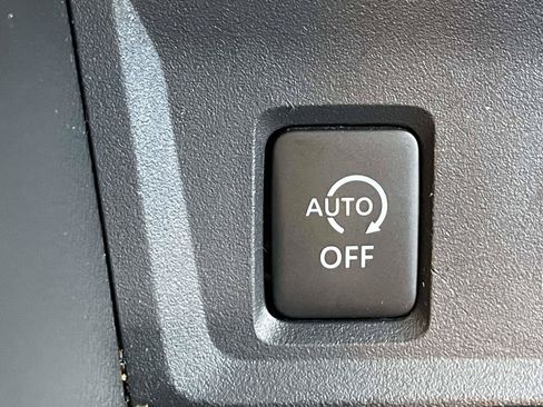 Used 2024 Nissan Sentra SV FWD image 27