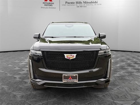 Used 2023 Cadillac Escalade ESV Sport image 2