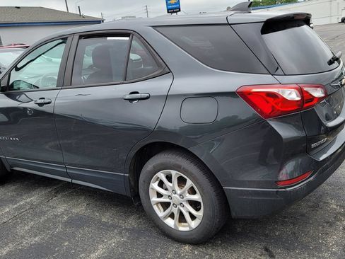 Used 2020 Chevrolet Equinox LS w/ LS Convenience Package AWD/4WD image 4