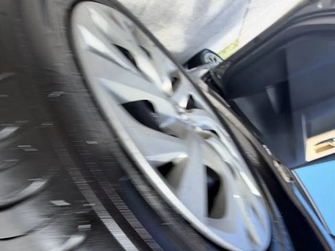 Used 2019 Toyota Corolla LE FWD image 18
