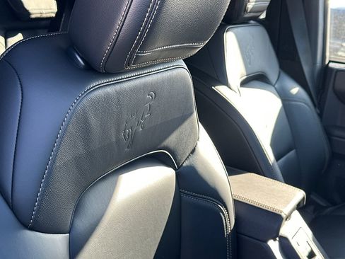 New 2025 Ford Bronco Badlands image 12