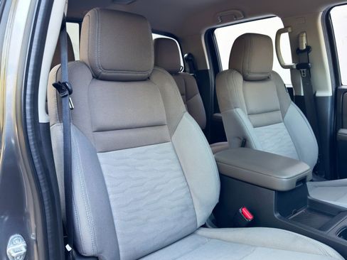 Used 2022 Nissan Frontier SV RWD image 31