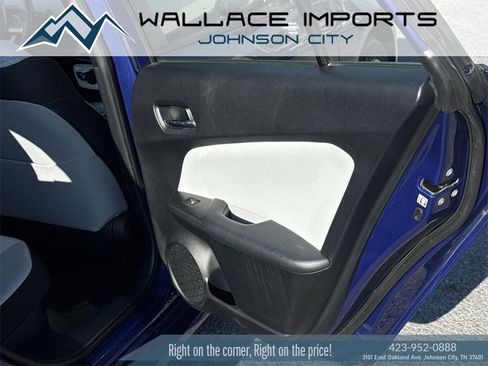 Used 2016 Toyota Prius Three w/ Advanced Technology Package image 41