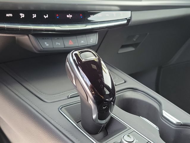 Used 2024 Cadillac XT4 Luxury w/ Cold Weather Package FWD image 25